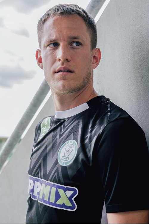 MEZ (idegenbeli fekete)